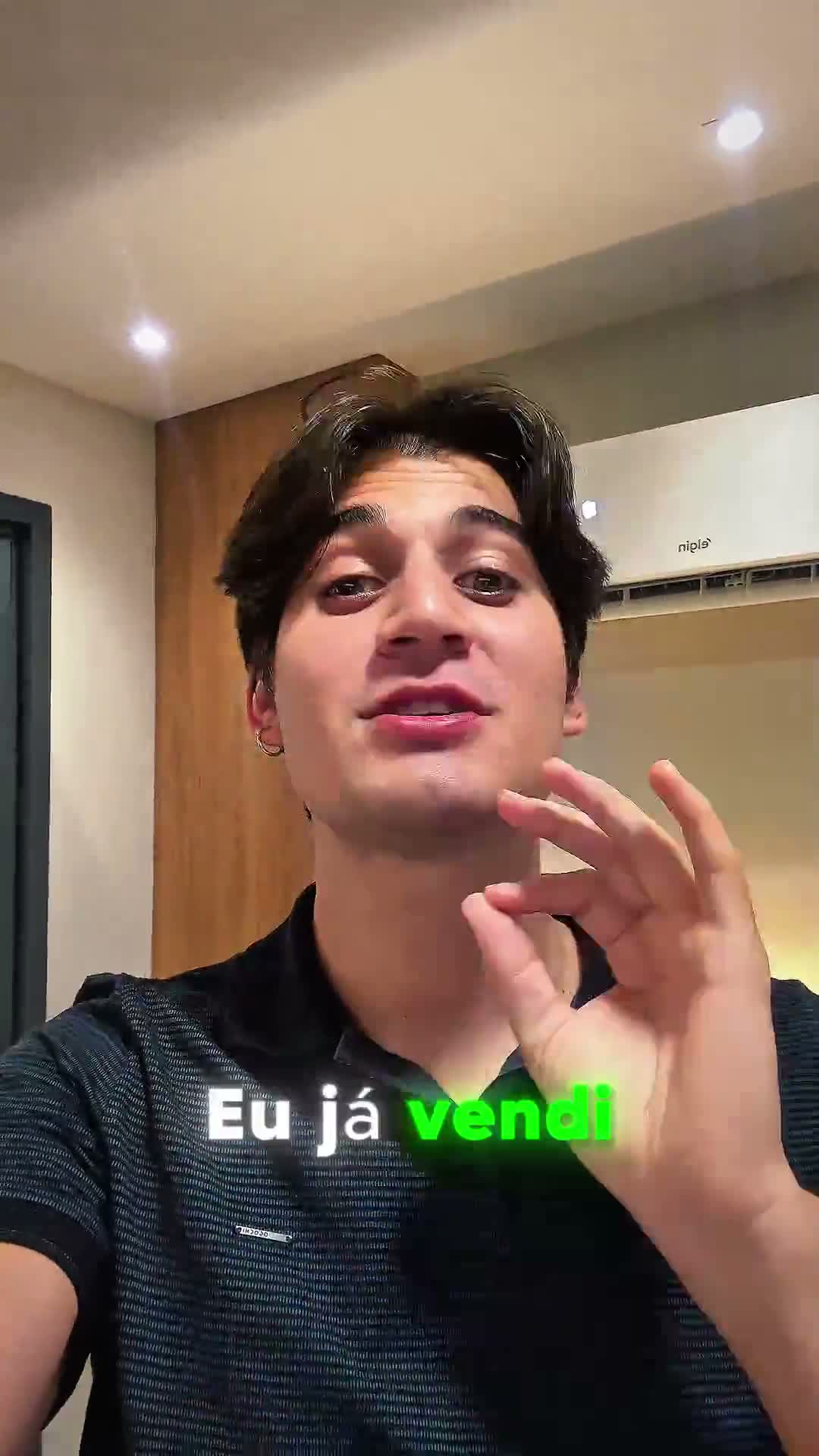 Joan no relato em vídeo